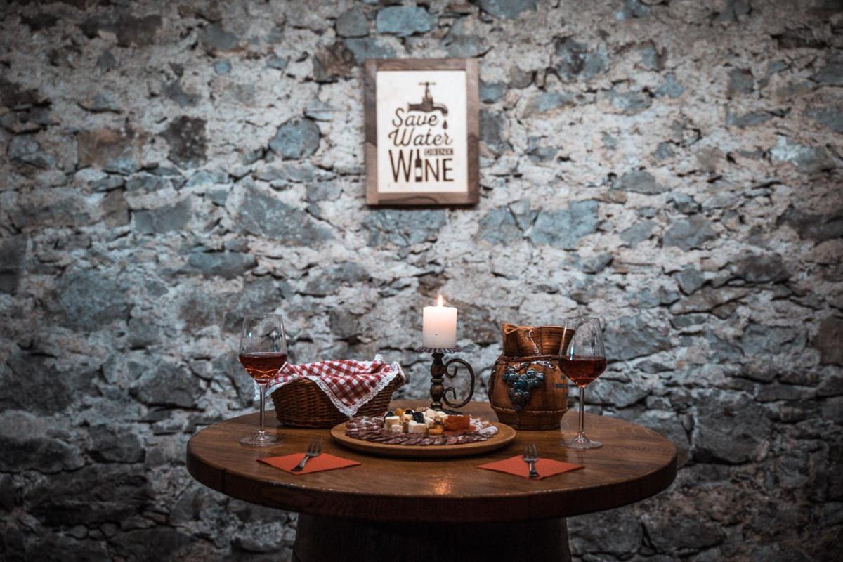 Vineyard Cottage Skatlar Оточец Экстерьер фото